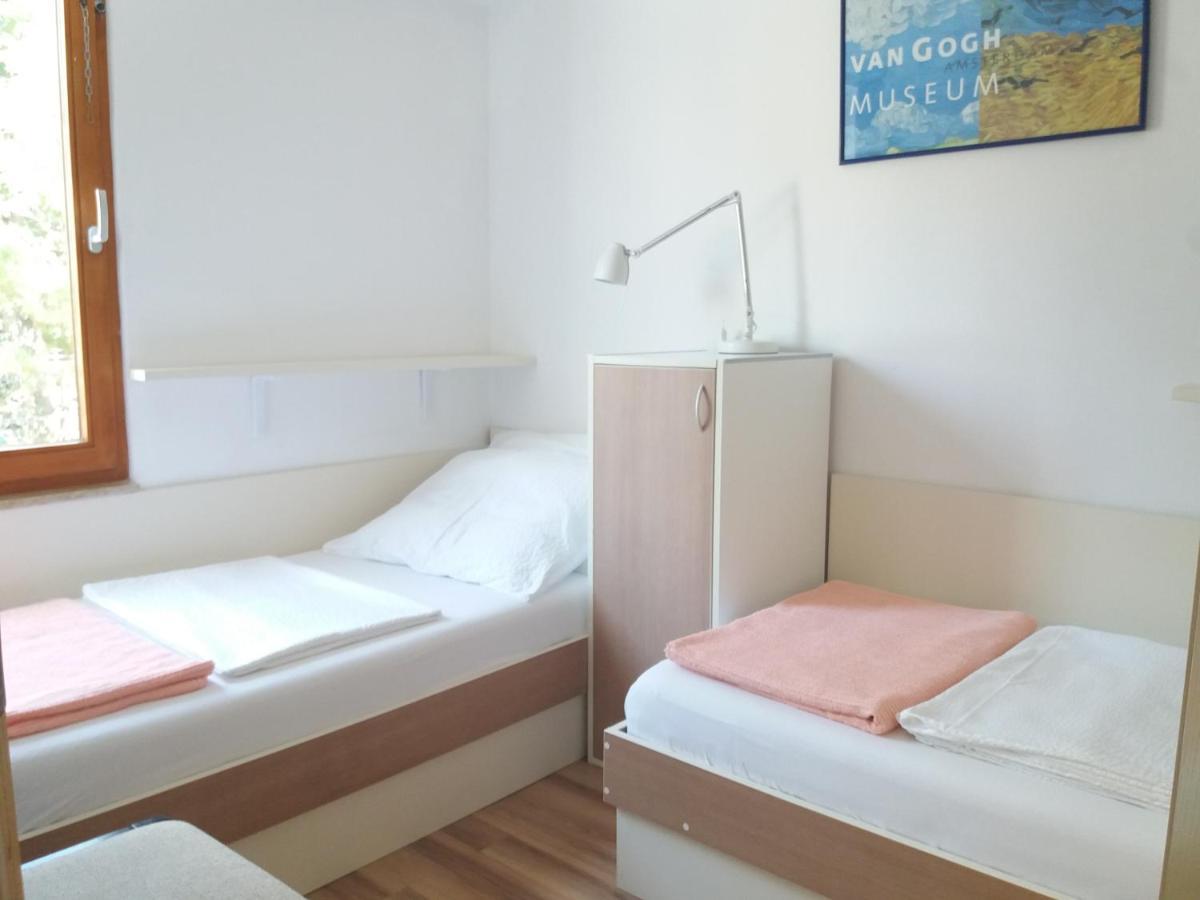 Apartments Kump Ровин Екстериор снимка