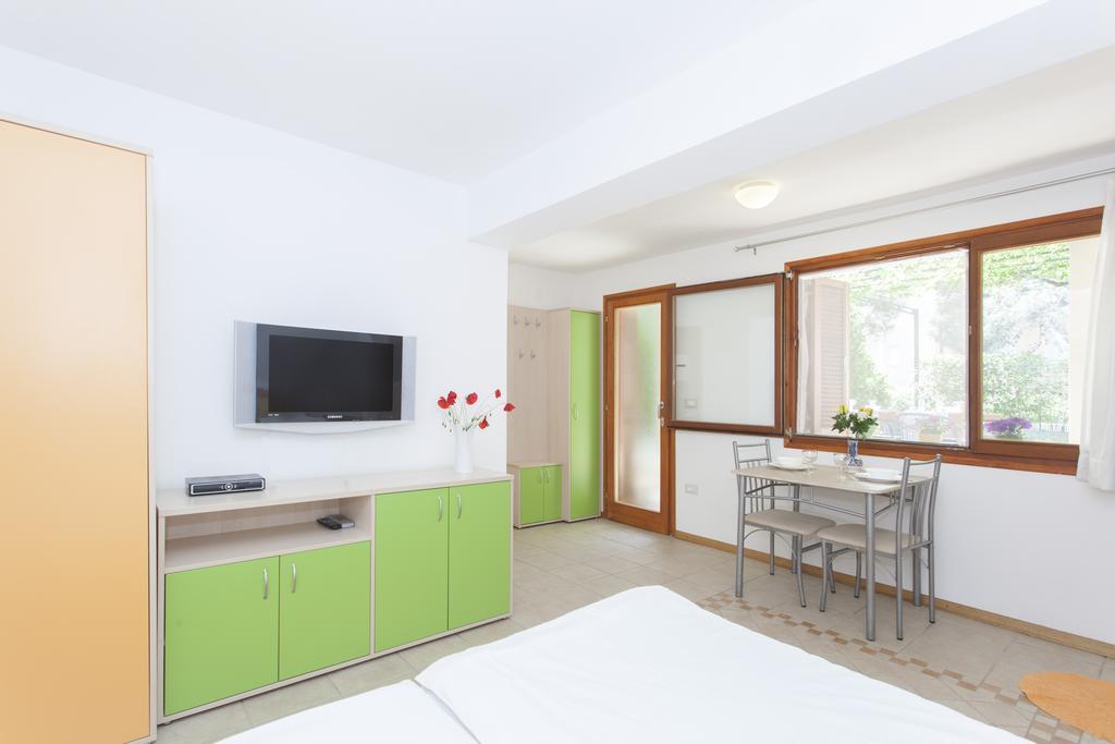 Apartments Kump Ровин Екстериор снимка