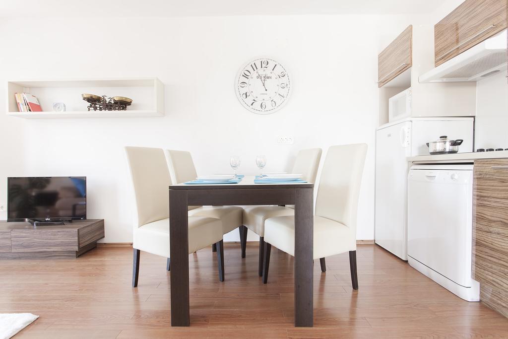 Apartments Kump Ровин Екстериор снимка